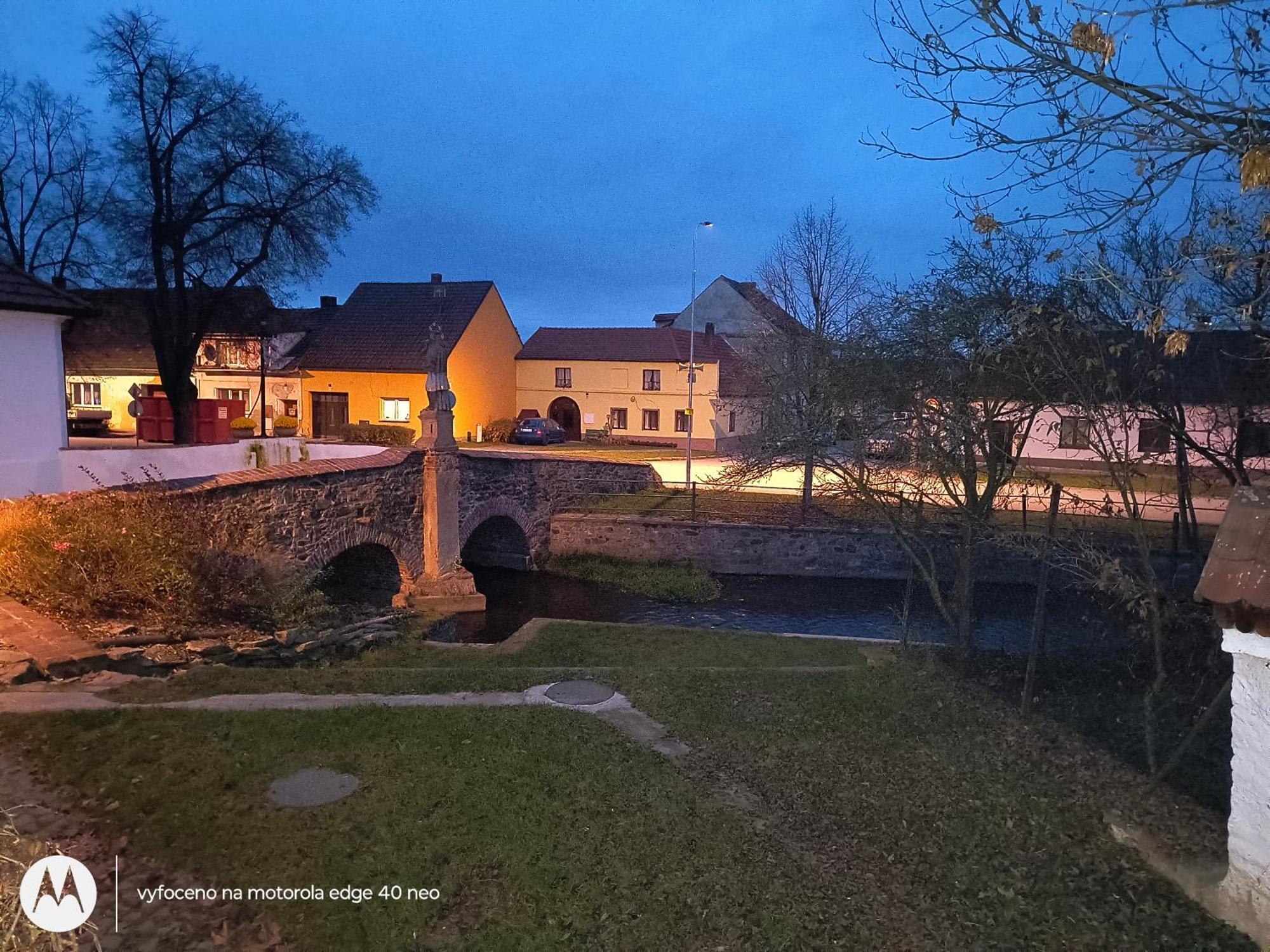 Chaloupka U Mostu Sv Jana V Centru Vodnan Vodňany Exterior foto