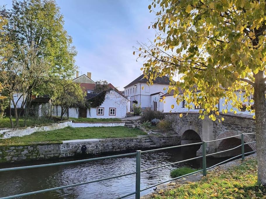 Chaloupka U Mostu Sv Jana V Centru Vodnan Vodňany Exterior foto